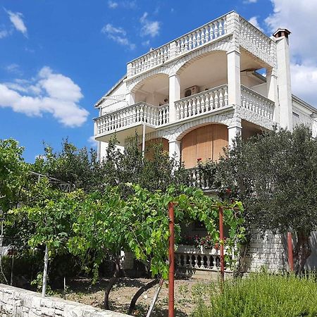 Apartments And Rooms With Parking Space Kastel Stafilic, Kastela - 18673 外观 照片