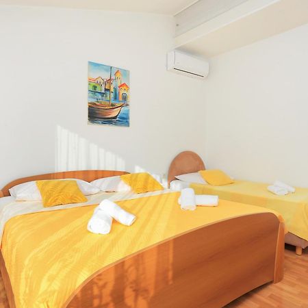 Apartments And Rooms With Parking Space Kastel Stafilic, Kastela - 18673 客房 照片