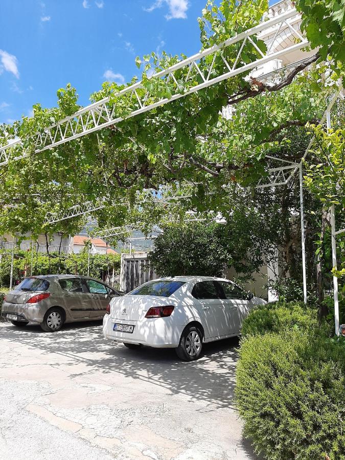 Apartments And Rooms With Parking Space Kastel Stafilic, Kastela - 18673 外观 照片