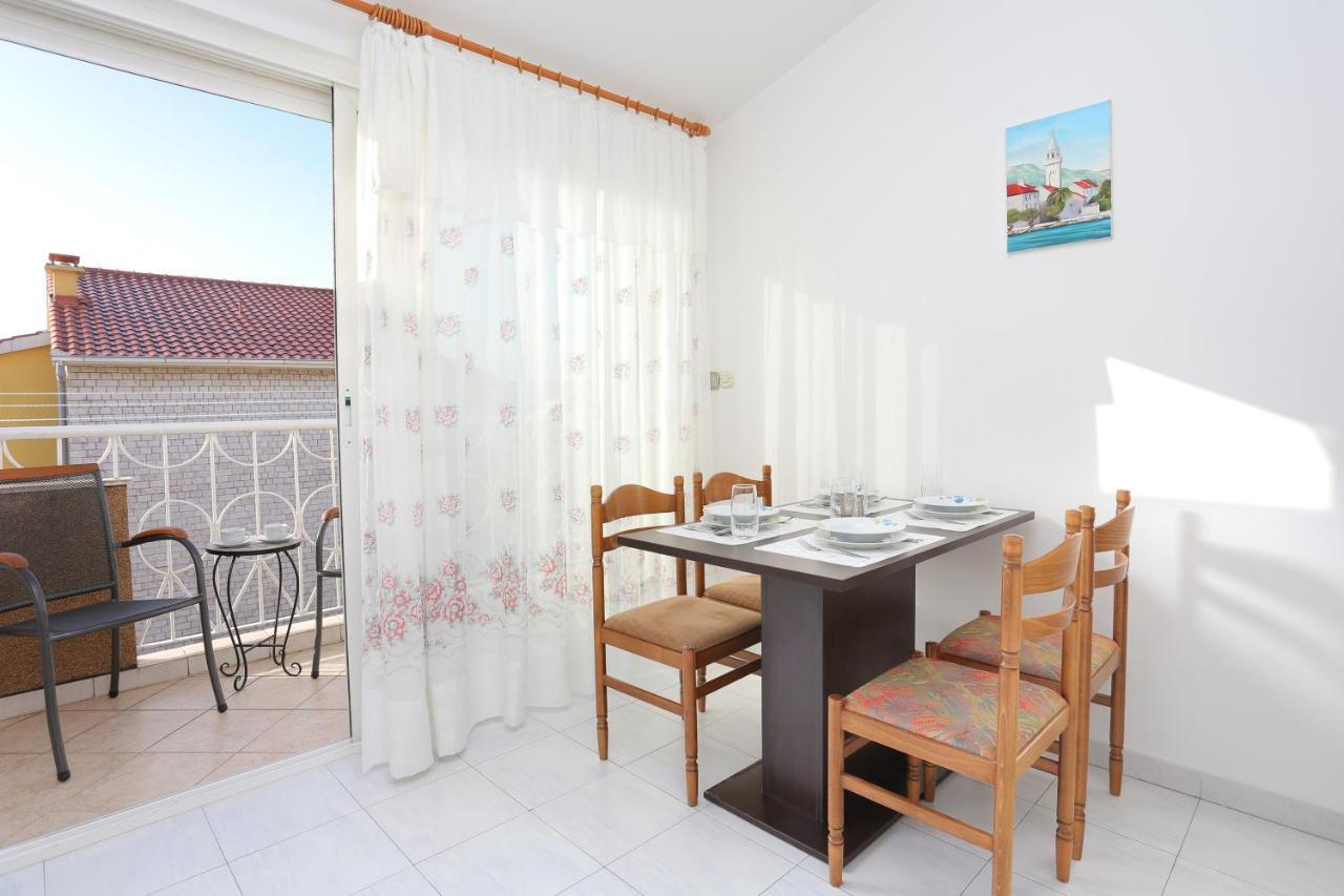 Apartments And Rooms With Parking Space Kastel Stafilic, Kastela - 18673 外观 照片
