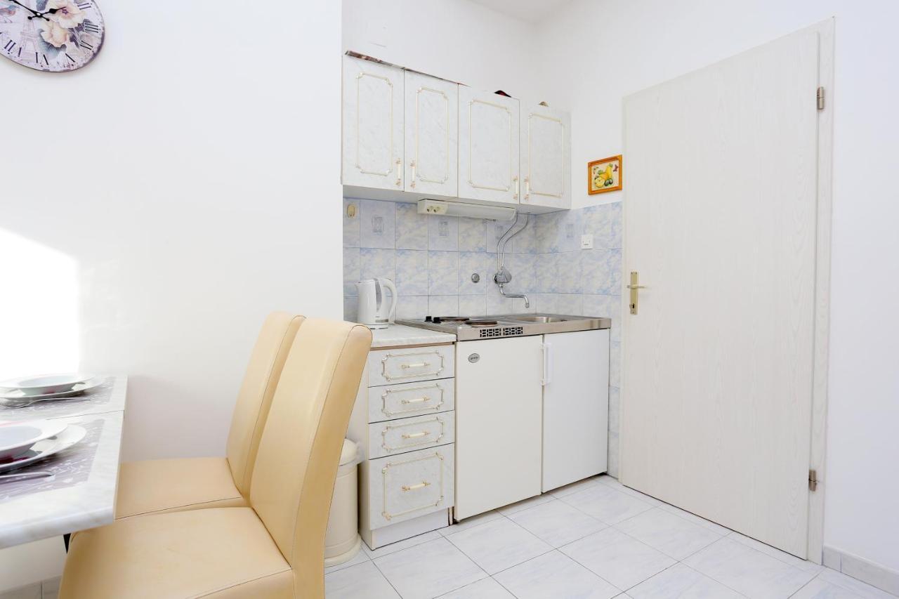 Apartments And Rooms With Parking Space Kastel Stafilic, Kastela - 18673 外观 照片