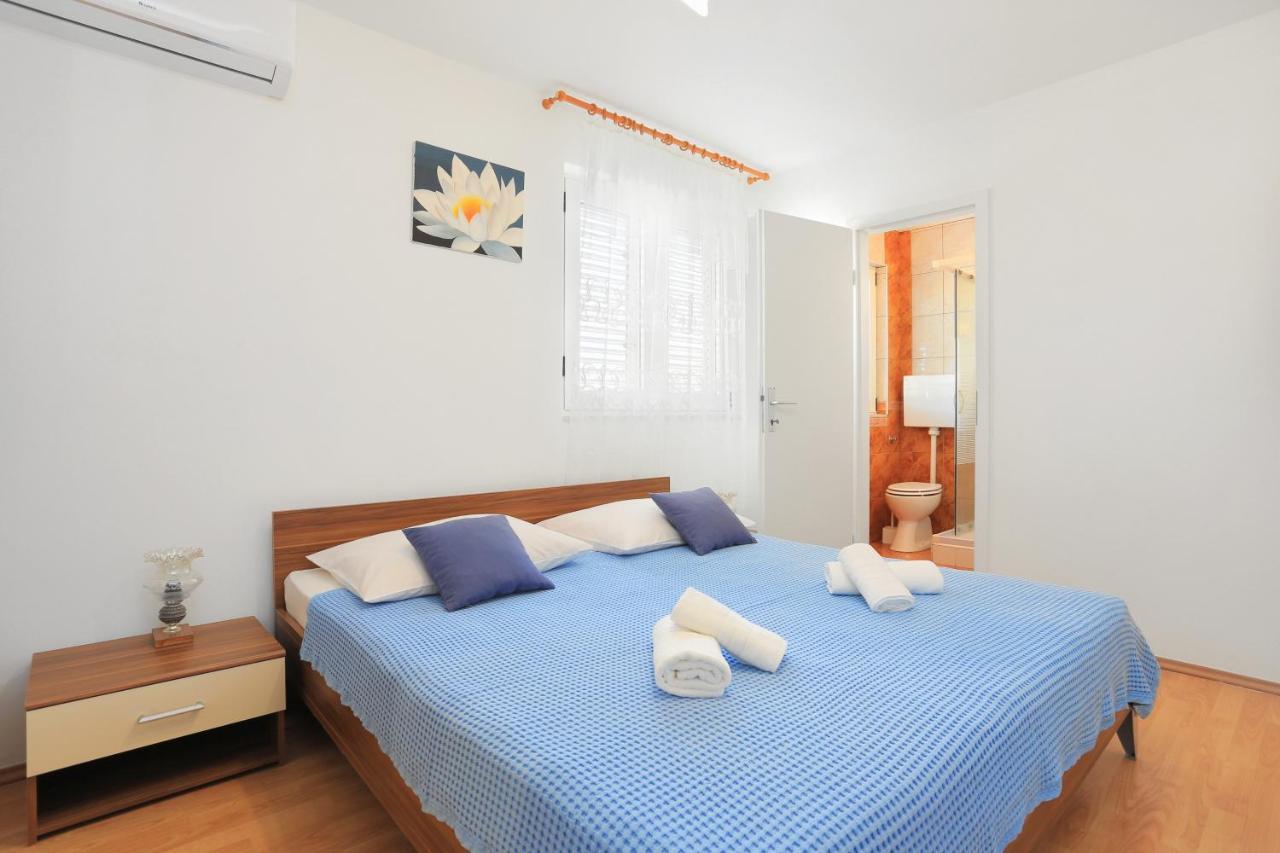 Apartments And Rooms With Parking Space Kastel Stafilic, Kastela - 18673 外观 照片