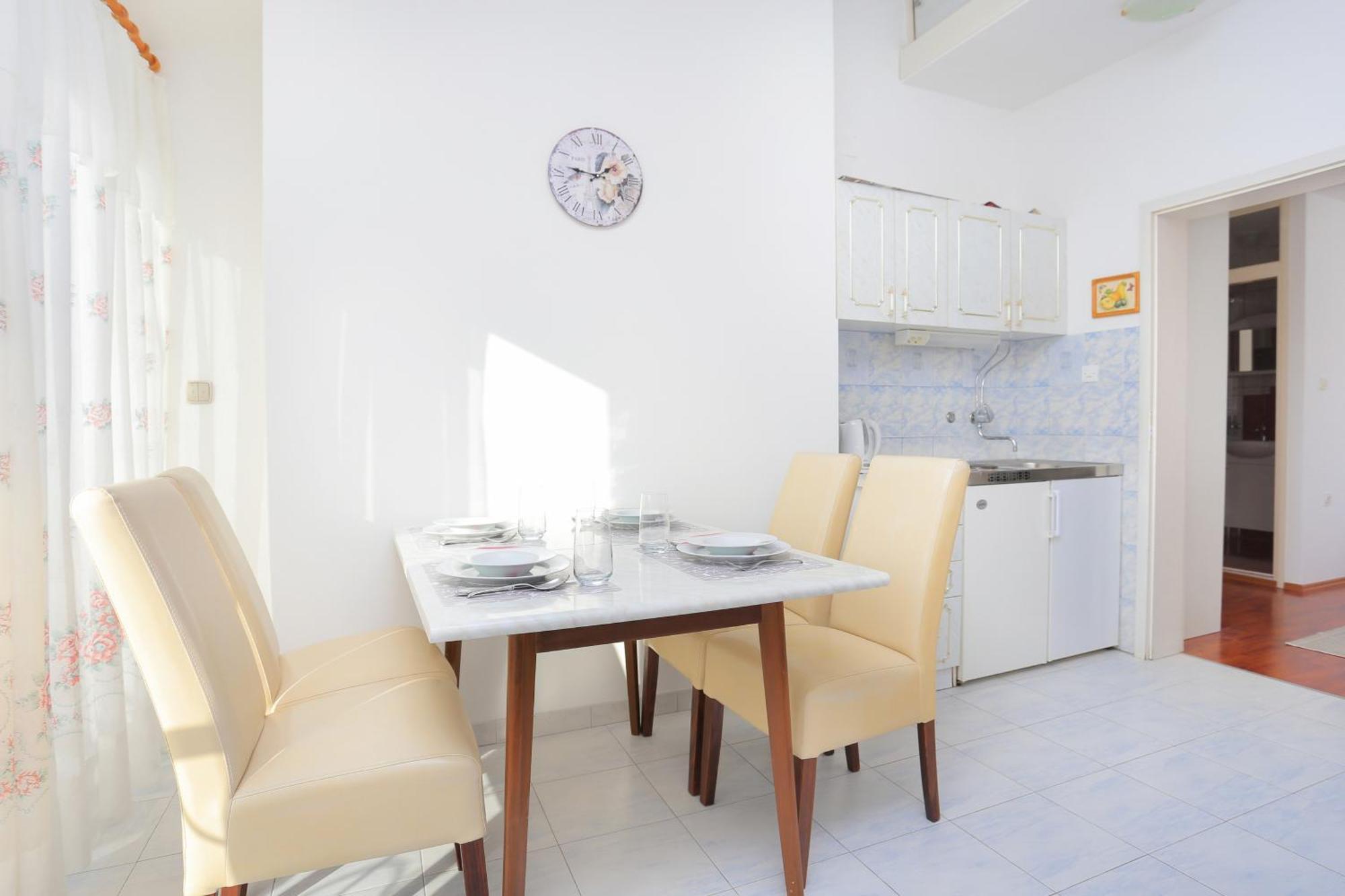 Apartments And Rooms With Parking Space Kastel Stafilic, Kastela - 18673 客房 照片