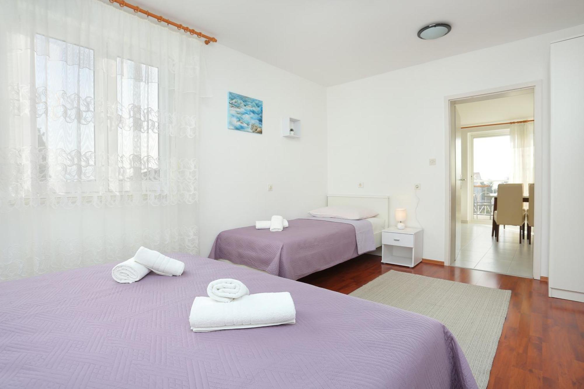 Apartments And Rooms With Parking Space Kastel Stafilic, Kastela - 18673 客房 照片