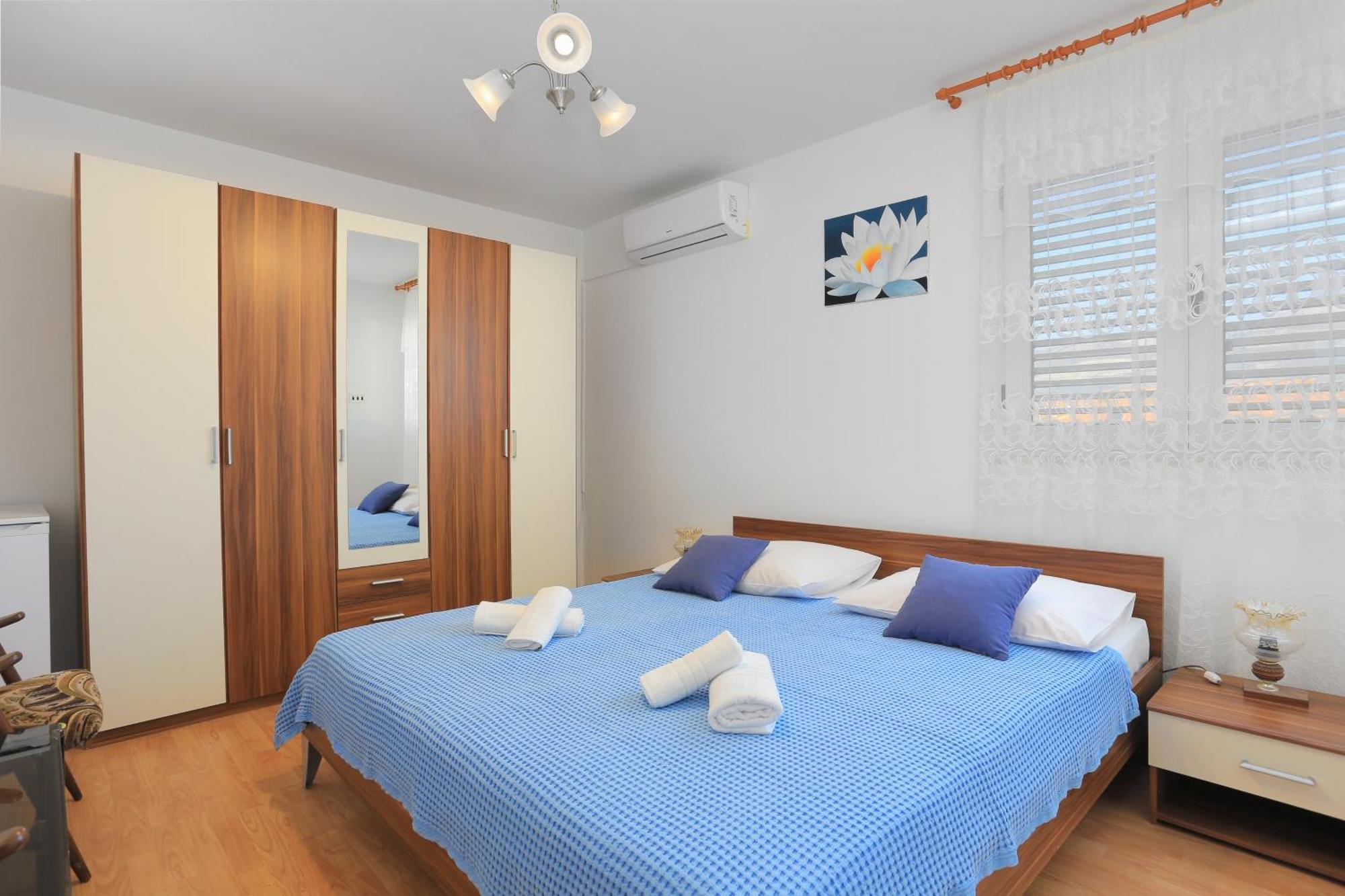 Apartments And Rooms With Parking Space Kastel Stafilic, Kastela - 18673 客房 照片